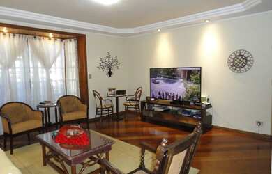 Imagem: A casa possui 3 Dormitórios, 3 Banheiros, 3 Vagas na garagem