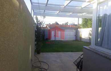 Imagem: A casa possui 3 Dormitórios, 4 Banheiros, 4 Vagas na garagem