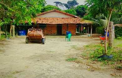 Imagem: A fazenda possui Varanda e está localizado em Centro, Viana