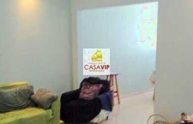 Imagem: A casa possui 3 Dormitórios, 2 Banheiros, 2 Vagas na garagem