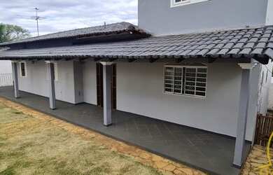 Imagem: A casa em condomínio possui 5 Dormitórios, 3 Banheiros, 5