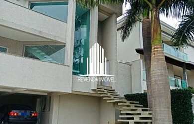 Imagem: A casa possui 4 Dormitórios, 5 Banheiros, 5 Vagas na garagem