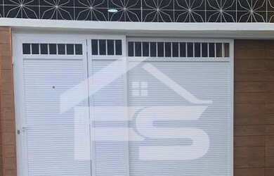 Imagem: A casa possui 3 Dormitórios, 3 Banheiros, 1 Vaga na garagem