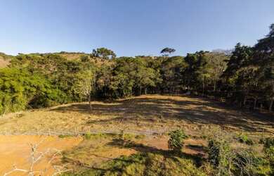 Imagem: O terreno possui 2300m² de Área e está localizado em Vina