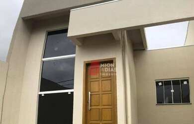 Imagem: A casa possui 3 Dormitórios, 2 Banheiros, 2 Vagas na garagem