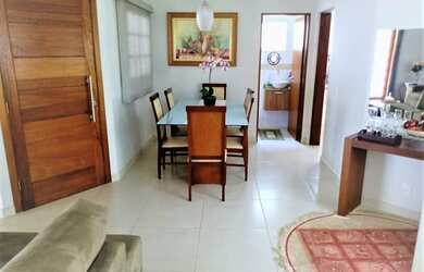 Imagem: A casa possui 3 Dormitórios, 3 Banheiros, 4 Vagas na garagem