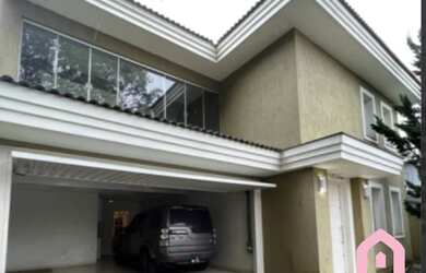 Imagem: A casa possui 4 Dormitórios, 4 Banheiros, 3 Vagas na garagem