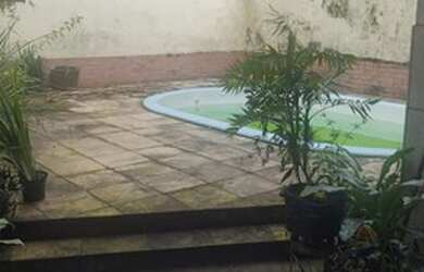 Imagem: A casa possui 4 Dormitórios, 4 Banheiros, 2 Vagas na garagem