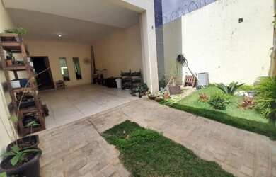 Imagem: A casa possui 4 Dormitórios, 3 Banheiros, 173m² de Área e