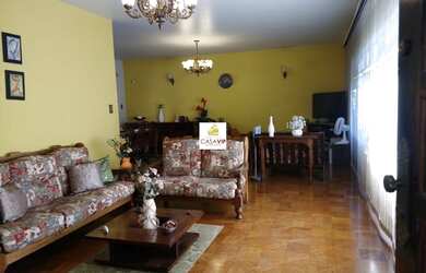 Imagem: A casa possui 3 Dormitórios, 4 Banheiros, 4 Vagas na garagem