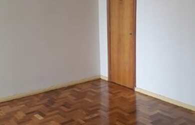 Imagem: O apartamento possui 3 Dormitórios, 1 Banheiro, 1 Vaga na garagem