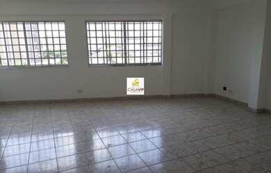 Imagem: O depósito possui 5 Vagas na garagem, 340m² de Área e está