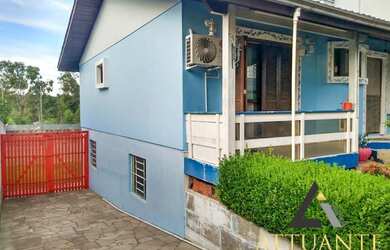 Imagem: A casa possui 4 Dormitórios, 1 Banheiro, 3 Vagas na garagem