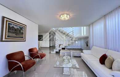 Imagem: A casa em condomínio possui 5 Dormitórios, 2 Banheiros, 2