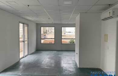 Imagem: O depósito possui 2 Vagas na garagem, 75m² de Área e está