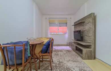 Imagem: O apartamento possui 1 Dormitório, 1 Banheiro, 1 Vaga na garagem