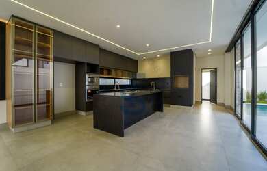 Imagem: Sobrado em condominio na Zona Sul com móveis planejados e elevador