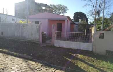 Imagem: A casa possui 2 Dormitórios, 2 Banheiros, 4 Vagas na garagem