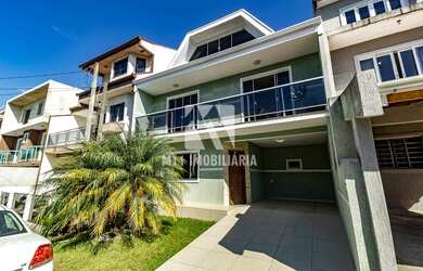 Imagem: A casa em condomínio possui 4 Dormitórios, 2 Banheiros, 2