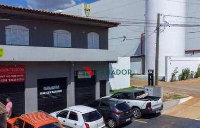 Imagem: O depósito possui 3 Vagas na garagem, 10m² de Área e está