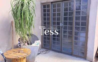 Imagem: A casa possui 3 Dormitórios, 3 Banheiros, 2 Vagas na garagem