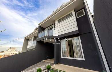 Imagem: A casa possui 3 Dormitórios, 3 Banheiros, 2 Vagas na garagem