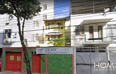 Imagem: A casa possui 3 Dormitórios, 2 Banheiros, 1 Vaga na garagem