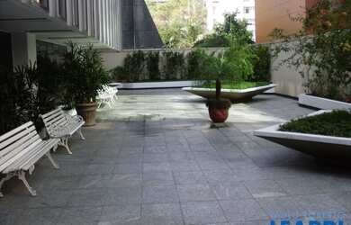 Imagem: O depósito possui 5 Vagas na garagem, 660m² de Área e está