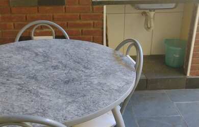 Imagem: A casa em condomínio possui 2 Dormitórios, 2 Banheiros, 1