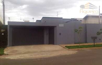 Imagem: A casa possui 3 Dormitórios, 1 Banheiro, 4 Vagas na garagem