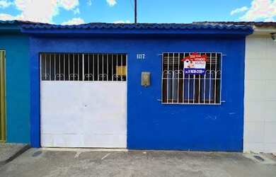 Imagem: A casa possui 2 Dormitórios, 1 Banheiro, 1 Vaga na garagem