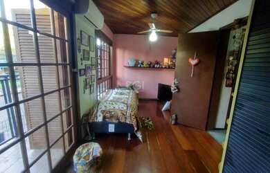 Imagem 8: São duas casas de 02 dormitórios com 03 vagas no Bairro Santana