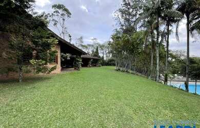 Imagem: A casa em condomínio possui 4 Dormitórios, 5 Banheiros, 5