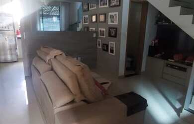 Imagem: A casa possui 2 Dormitórios, 1 Banheiro, 2 Vagas na garagem