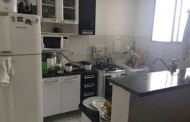 Imagem: O apartamento possui 2 Dormitórios, 1 Banheiro, 1 Vaga na garagem