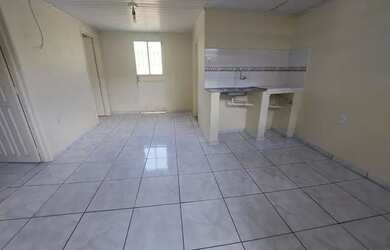 Imagem: A casa possui 2 Dormitórios, 1 Banheiro e está localizado