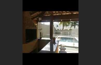 Imagem: A casa possui 4 Dormitórios, 4 Vagas na garagem e está localizado