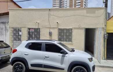 Imagem: A casa possui 2 Dormitórios, 1 Banheiro e está localizado