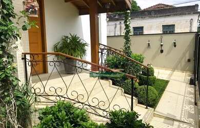 Imagem: A casa possui 5 Dormitórios, 5 Banheiros, 4 Vagas na garagem