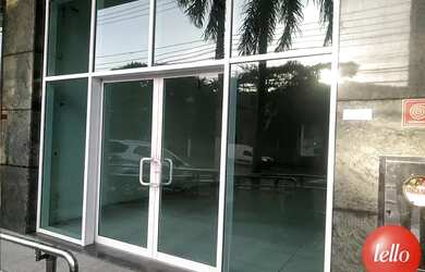 Imagem: O depósito possui 2 Vagas na garagem, 174m² de Área e está