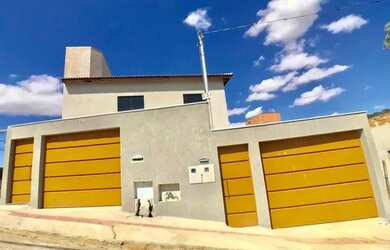 Imagem: A casa possui 2 Dormitórios, 2 Banheiros, 1 Vaga na garagem