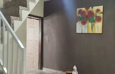 Imagem: A casa possui 4 Dormitórios, 2 Banheiros, 2 Vagas na garagem