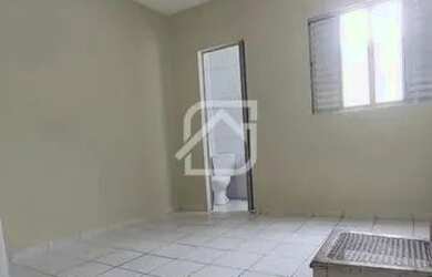 Imagem: A casa possui 2 Dormitórios, 1 Banheiro, 1 Vaga na garagem