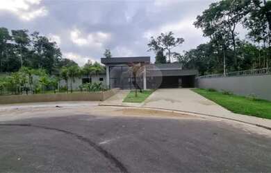 Imagem: A casa em condomínio possui 3 Dormitórios, 4 Banheiros, 5