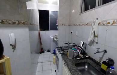 Imagem: O apartamento possui 3 Dormitórios, 1 Banheiro, 2 Vagas na