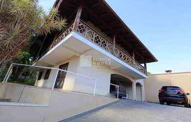 Imagem: A casa possui 4 Dormitórios, 4 Banheiros, 3 Vagas na garagem