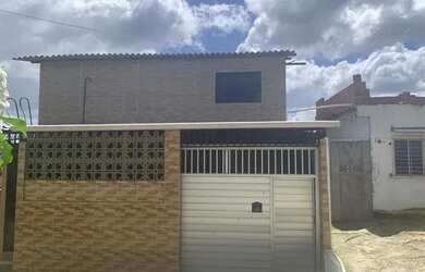 Imagem: A casa possui 2 Dormitórios, 1 Banheiro, 1 Vaga na garagem