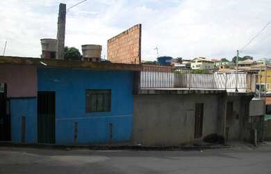 Imagem: A casa possui 4 Dormitórios e 3 Banheiros e está localizado