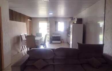 Imagem: A casa possui 2 Dormitórios, 1 Banheiro, 4 Vagas na garagem