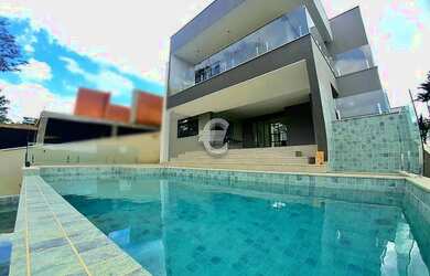 Imagem: A casa em condomínio possui 4 Dormitórios, 4 Banheiros, 2